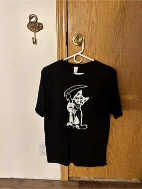 Urban Outfitters Black Short Sleeve Tee with White Cat Graphic